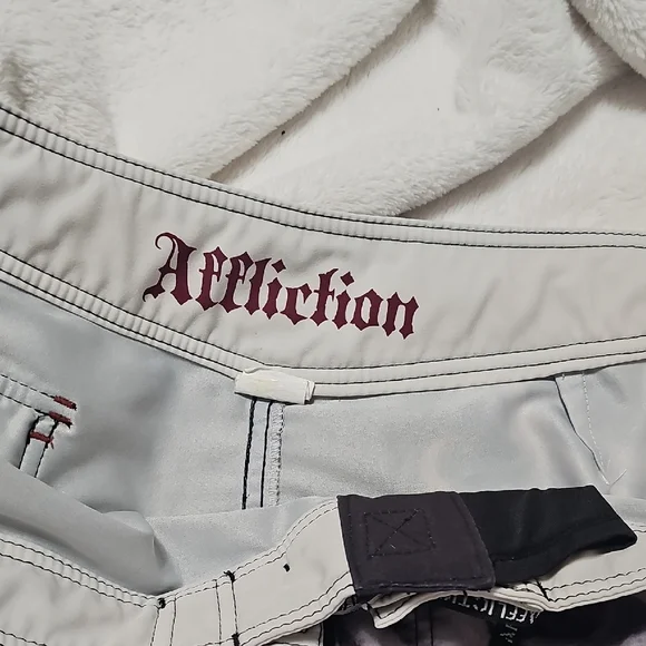 Affliction Black & White Graphic Swim Board Shorts. Mens 40 Waist - Picture 2 of 4